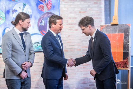 Az MNB felajánlásaként félszáznál is több kortárs alkotással gyarapodott a Szent István Király Múzeum